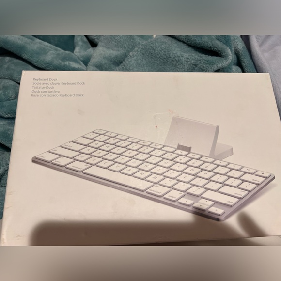 iPad keyboard dock. Never used. - Picture 4 of 6